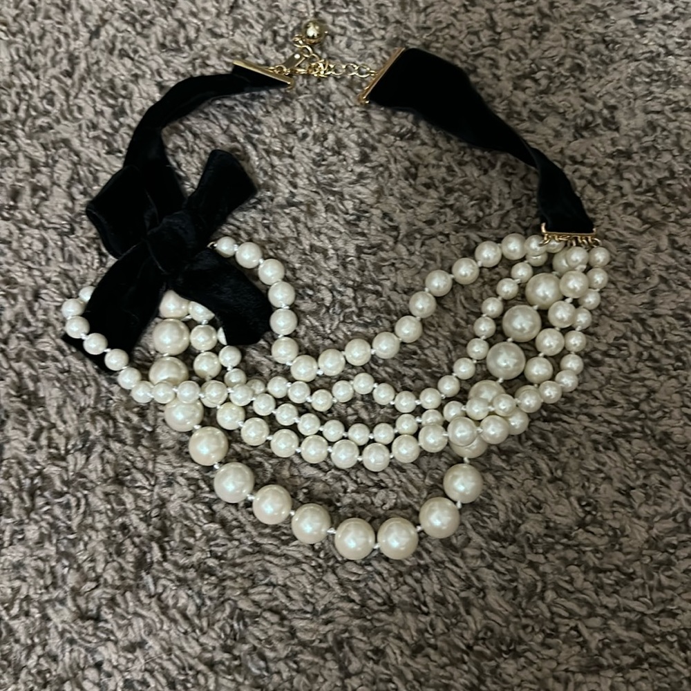 Pearl Kate spade with bow necklace.
